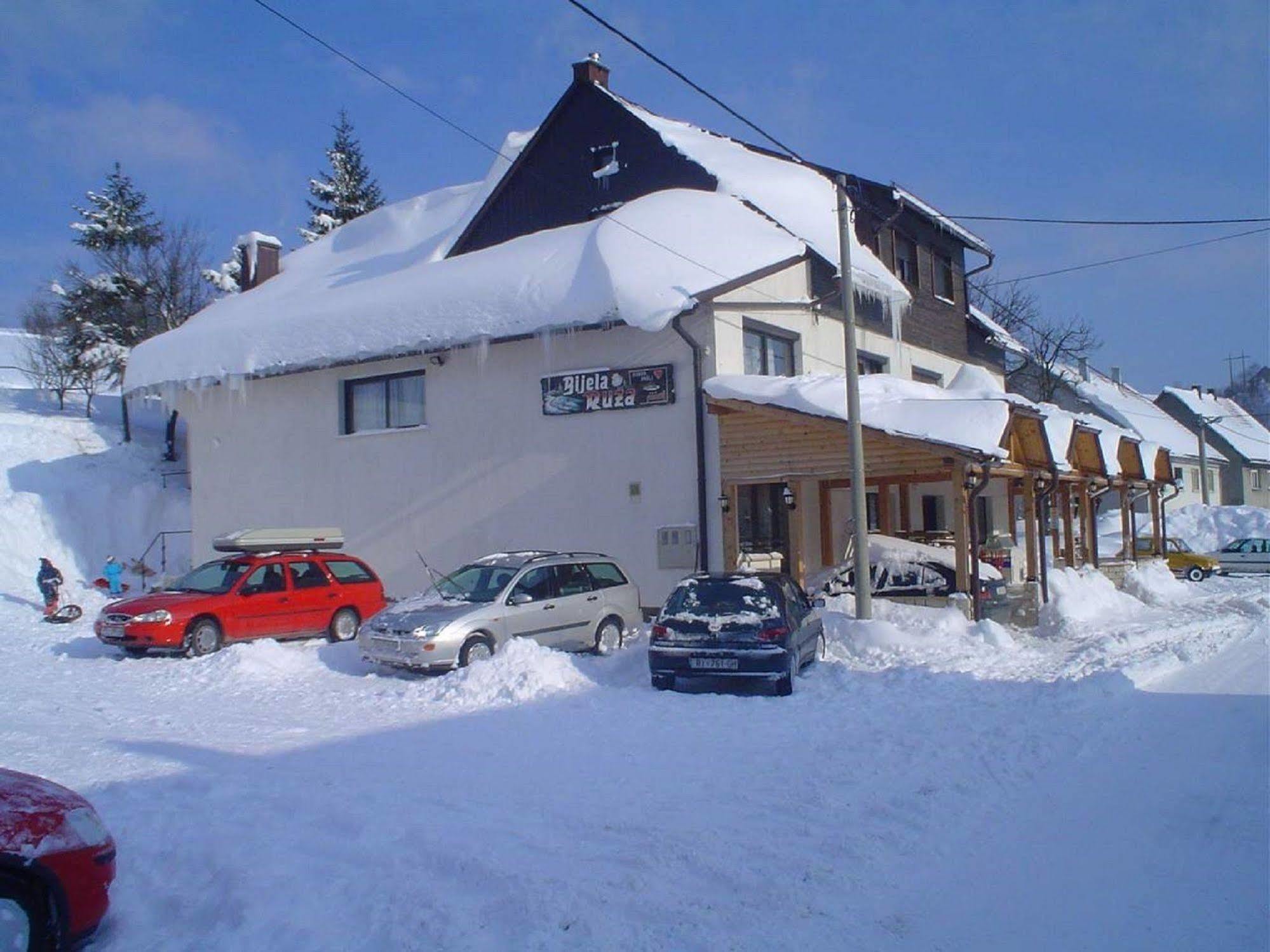 Pansion I Restoran Bijela Ruza Hotel Ravna Gora Exterior photo